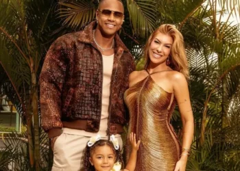 Leo Santana enaltece Lore após trofeú da Viradouro: “Nosso filho é campeão”