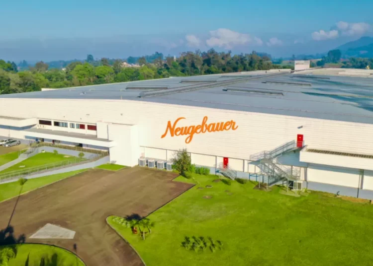 Neugebauer fatura primeiro bilhão