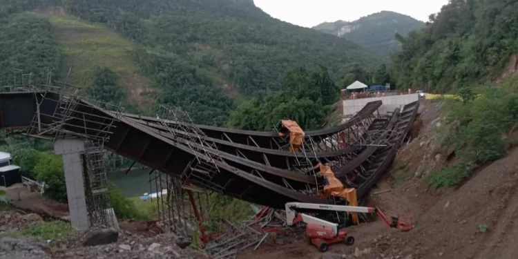 Viaduto em construção desaba na Serra Gaúcha; ninguém ficou ferido